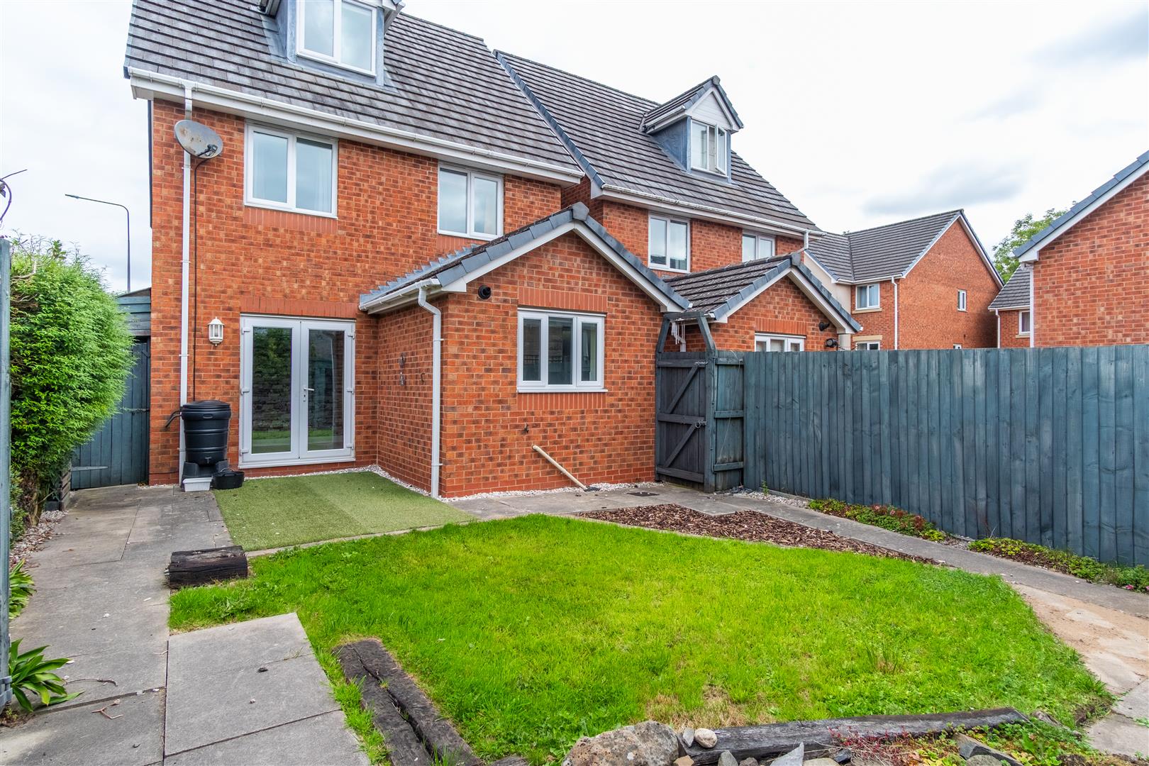 4 bed property in Copperfield Vale, Chorley